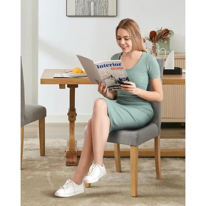 Lot de 4 chaises de salle à manger modernes en tissu, chaises de cuisine rembourrées avec dossier incurvé et pieds en bois