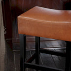 Lot de 2 tabourets de bar modernes 26,75" avec siège en cuir, design sans dossier, pieds en bois massif pour bar, salle à manger, salon