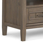 Meuble TV/multimédia contemporain WYNDENHALL Rowan en BOIS MASSIF, largeur 50 po, brun fumé, pour téléviseurs jusqu'à 55 po - 16p x 50l x 20h