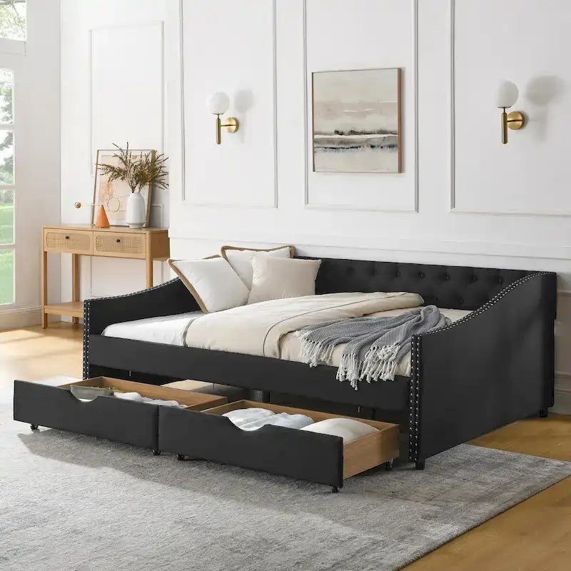 Lit de repos pleine grandeur avec tiroirs, rembourré, capitonné, avec boutons au dos et clous en cuivre sur les accoudoirs ondulés